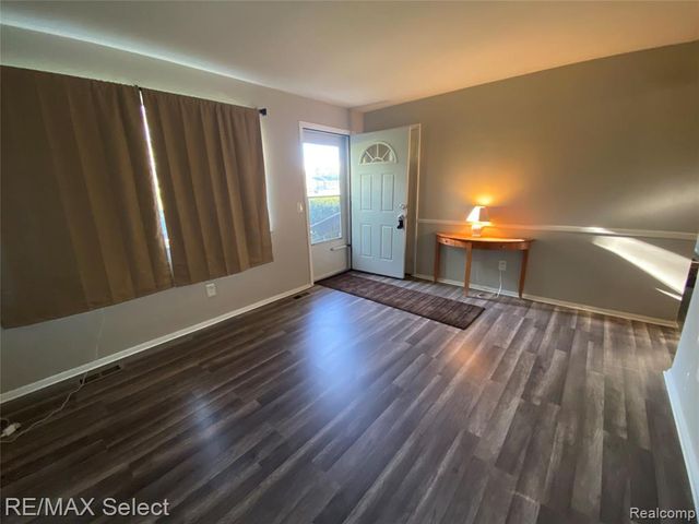 6169 Johnson Road, Flushing, MI 48433