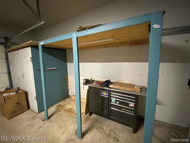 6169 Johnson Road, Flushing, MI 48433