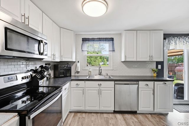 8420 Falcon Drive, Clay, NY 13090