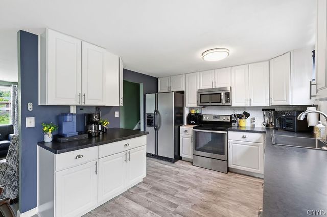 8420 Falcon Drive, Clay, NY 13090