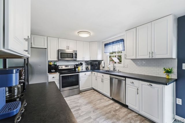 8420 Falcon Drive, Clay, NY 13090