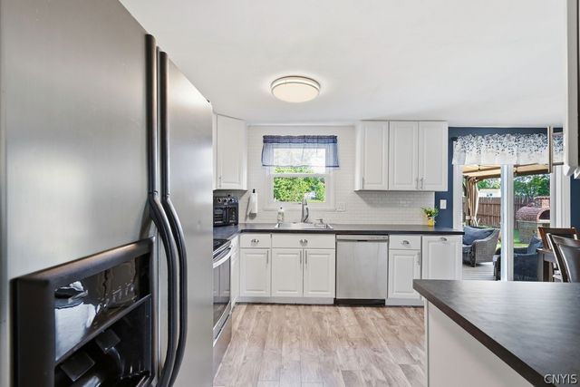 8420 Falcon Drive, Clay, NY 13090