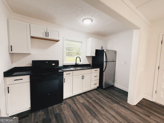 69 Oak Ave Street, Warm Springs, GA 31830