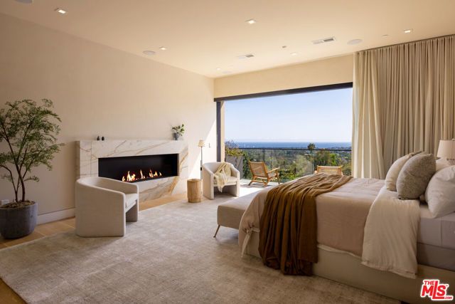 815 N Tigertail Road, Los Angeles, CA 90049