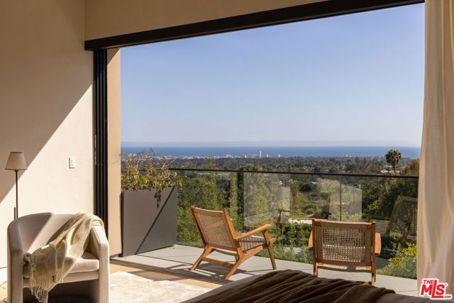 815 N Tigertail Road, Los Angeles, CA 90049