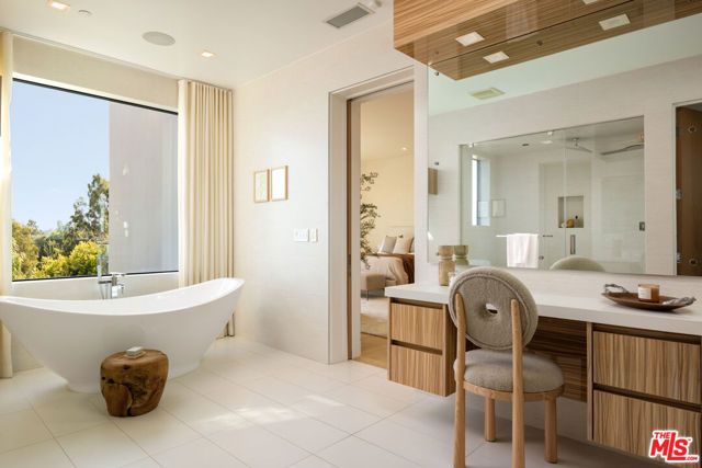 815 N Tigertail Road, Los Angeles, CA 90049
