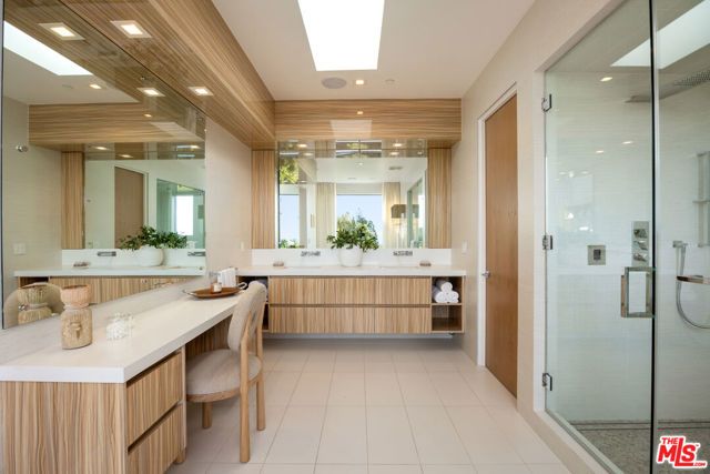 815 N Tigertail Road, Los Angeles, CA 90049
