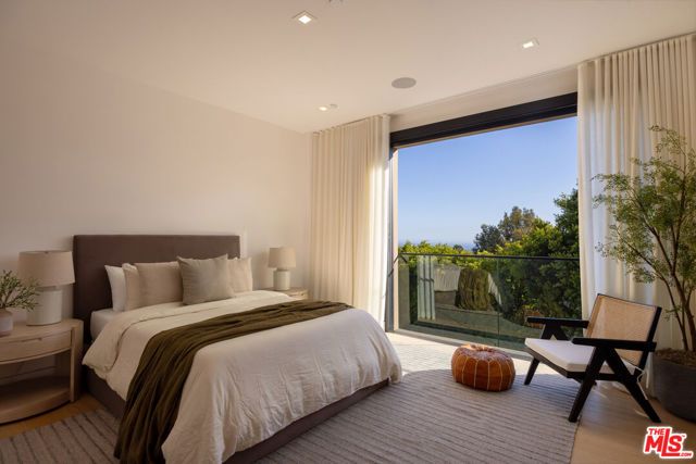 815 N Tigertail Road, Los Angeles, CA 90049