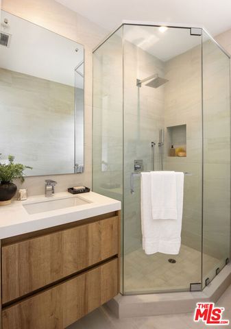 815 N Tigertail Road, Los Angeles, CA 90049
