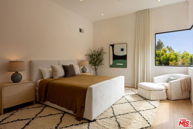 815 N Tigertail Road, Los Angeles, CA 90049