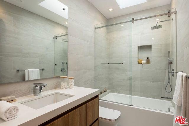 815 N Tigertail Road, Los Angeles, CA 90049
