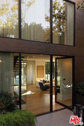 815 N Tigertail Road, Los Angeles, CA 90049