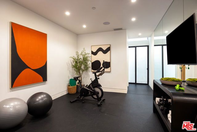 815 N Tigertail Road, Los Angeles, CA 90049