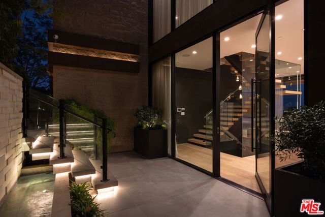 815 N Tigertail Road, Los Angeles, CA 90049