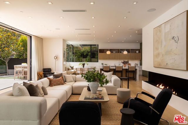 815 N Tigertail Road, Los Angeles, CA 90049