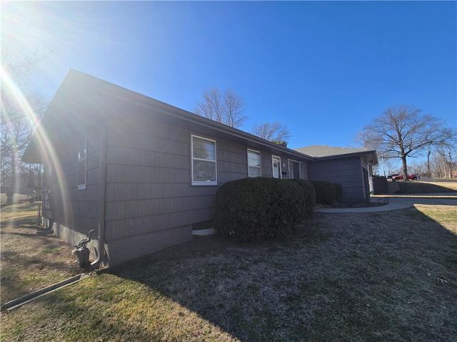 4980 NE Chouteau Drive, Kansas City, MO 64119