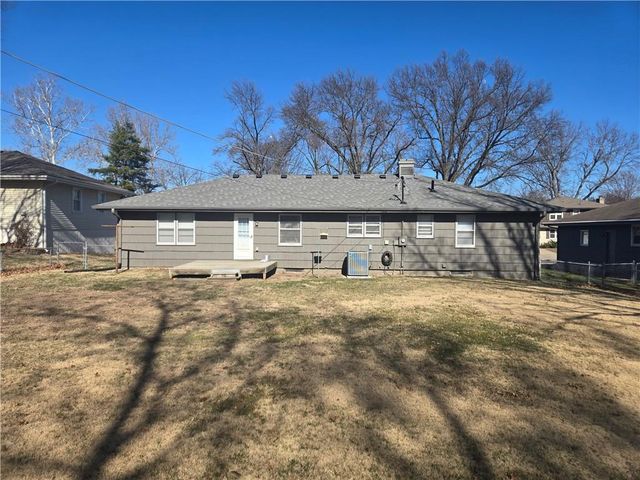 4980 NE Chouteau Drive, Kansas City, MO 64119