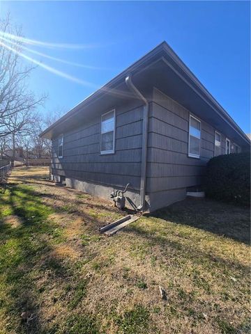 4980 NE Chouteau Drive, Kansas City, MO 64119