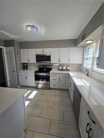 4980 NE Chouteau Drive, Kansas City, MO 64119