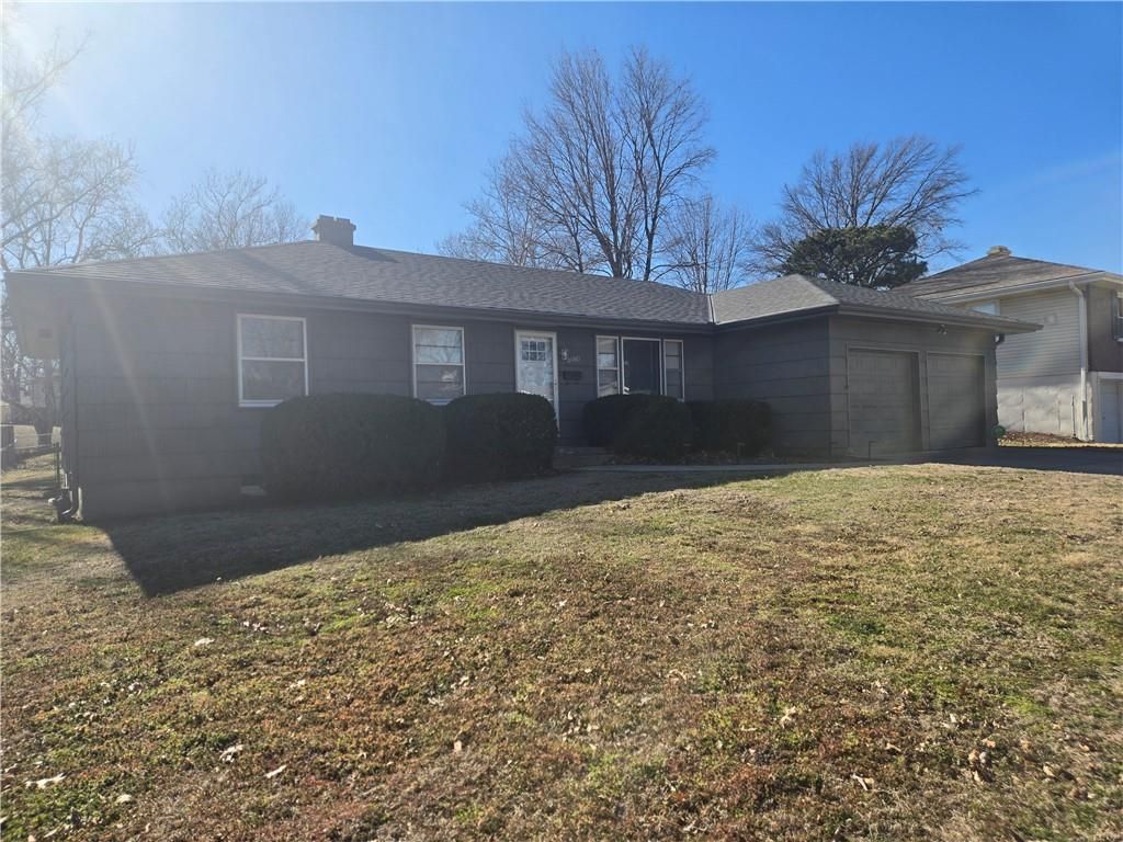 4980 NE Chouteau Drive, Kansas City, MO 64119