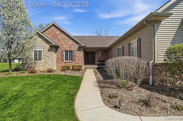 9031 Hidden Oaks Drive, Grand Blanc, MI 48439
