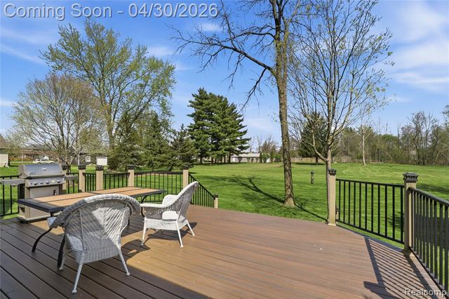 9031 Hidden Oaks Drive, Grand Blanc, MI 48439