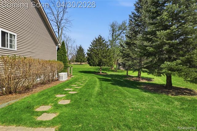 9031 Hidden Oaks Drive, Grand Blanc, MI 48439
