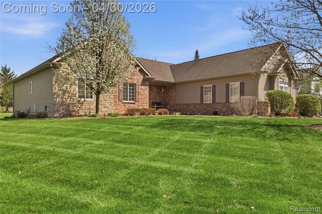 9031 Hidden Oaks Drive, Grand Blanc, MI 48439