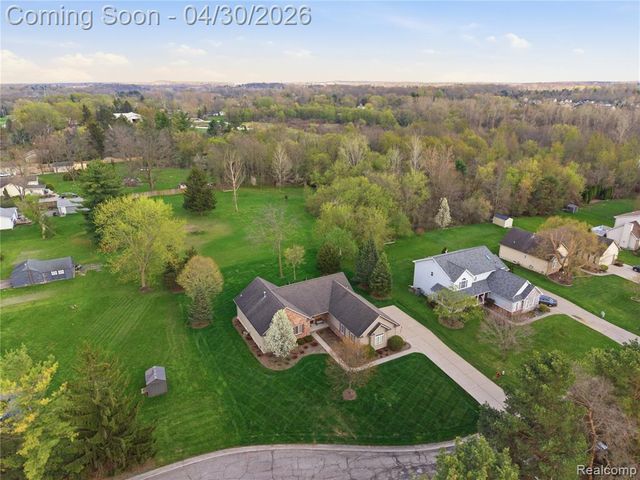 9031 Hidden Oaks Drive, Grand Blanc, MI 48439