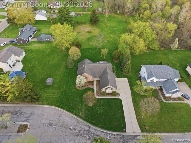 9031 Hidden Oaks Drive, Grand Blanc, MI 48439