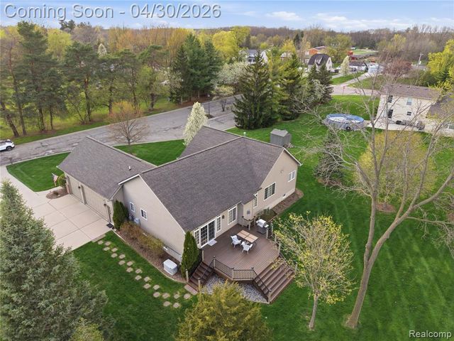 9031 Hidden Oaks Drive, Grand Blanc, MI 48439