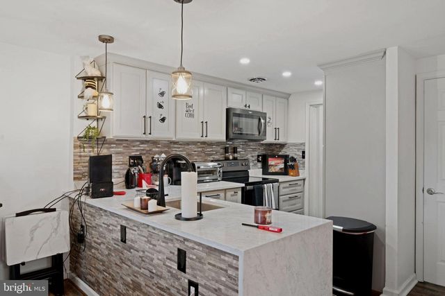 8812 RUSTBURG CIR, Montgomery Village, MD 20886