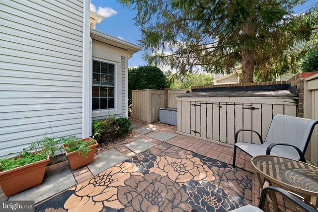 8812 RUSTBURG CIR, Montgomery Village, MD 20886