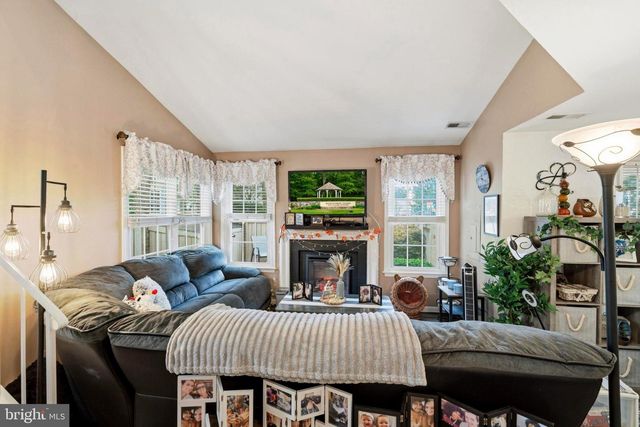 8812 RUSTBURG CIR, Montgomery Village, MD 20886