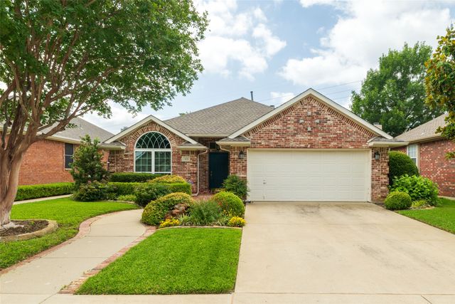 305 Chantilly Court, Hurst, TX 76054