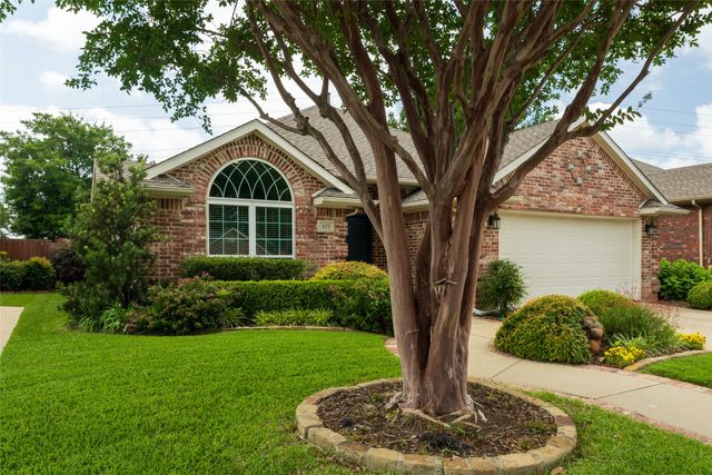 305 Chantilly Court, Hurst, TX 76054