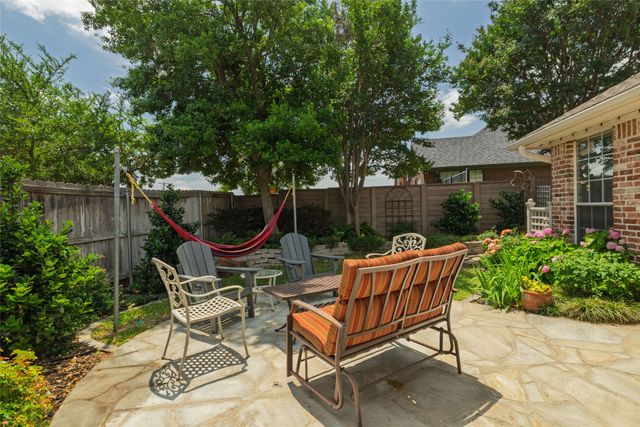 305 Chantilly Court, Hurst, TX 76054