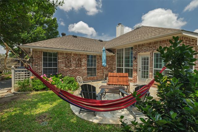 305 Chantilly Court, Hurst, TX 76054
