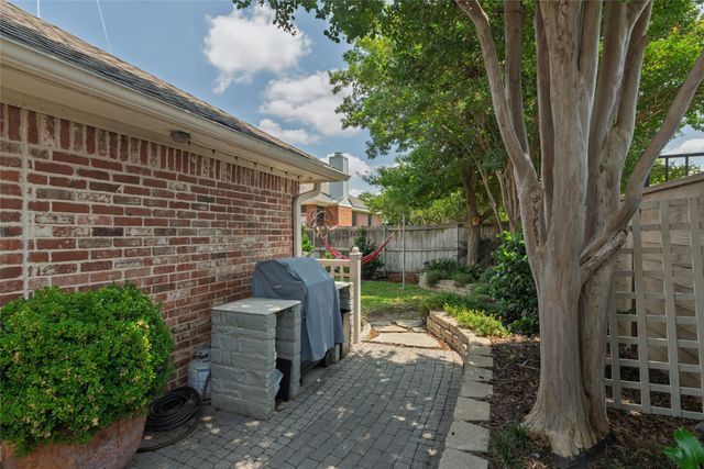 305 Chantilly Court, Hurst, TX 76054