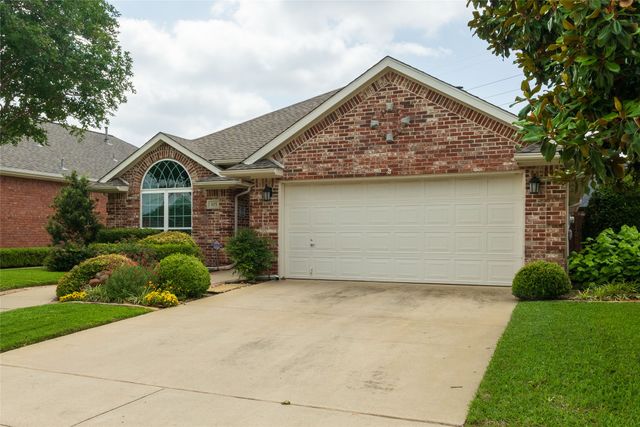 305 Chantilly Court, Hurst, TX 76054