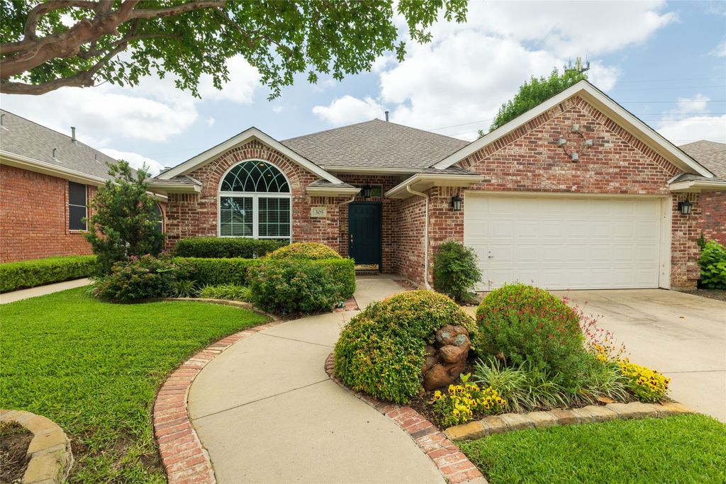 305 Chantilly Court, Hurst, TX 76054