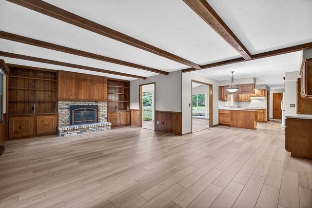 2205 Winding Hill Road, Davenport, IA 52807