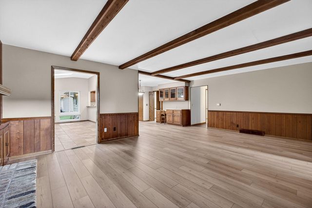 2205 Winding Hill Road, Davenport, IA 52807