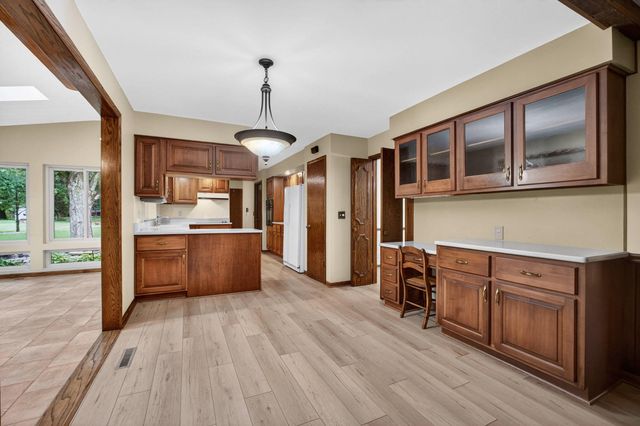 2205 Winding Hill Road, Davenport, IA 52807