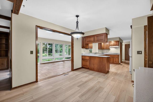 2205 Winding Hill Road, Davenport, IA 52807