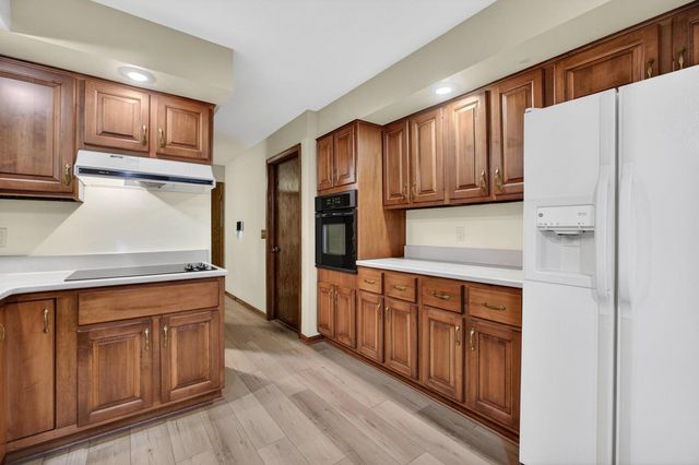 2205 Winding Hill Road, Davenport, IA 52807