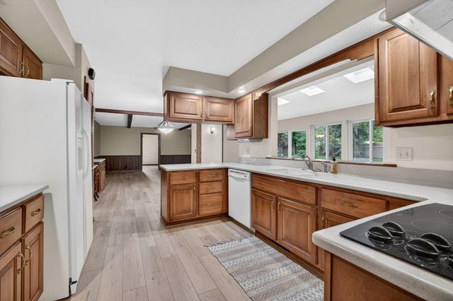 2205 Winding Hill Road, Davenport, IA 52807