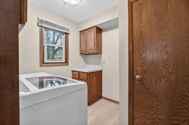 2205 Winding Hill Road, Davenport, IA 52807