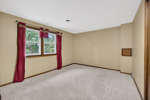 2205 Winding Hill Road, Davenport, IA 52807