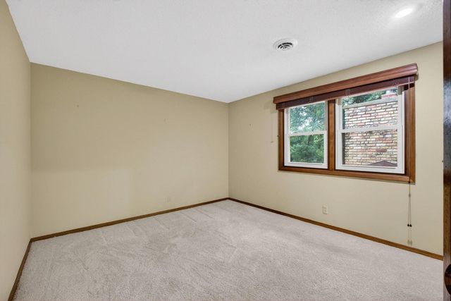 2205 Winding Hill Road, Davenport, IA 52807